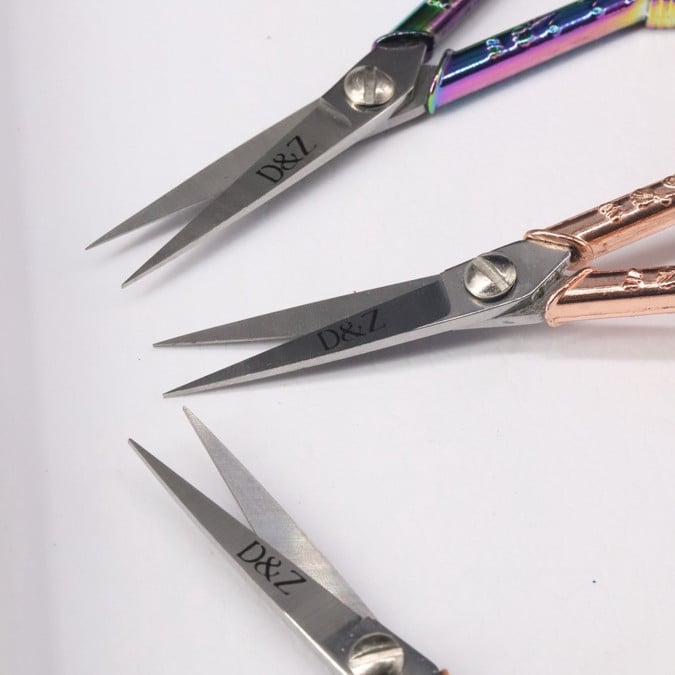 Tesoura D&Z Premium Profissional Para Sobrancelhas e Cílios